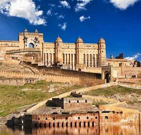 Amber Fort ramparts in daylight, Jaipur